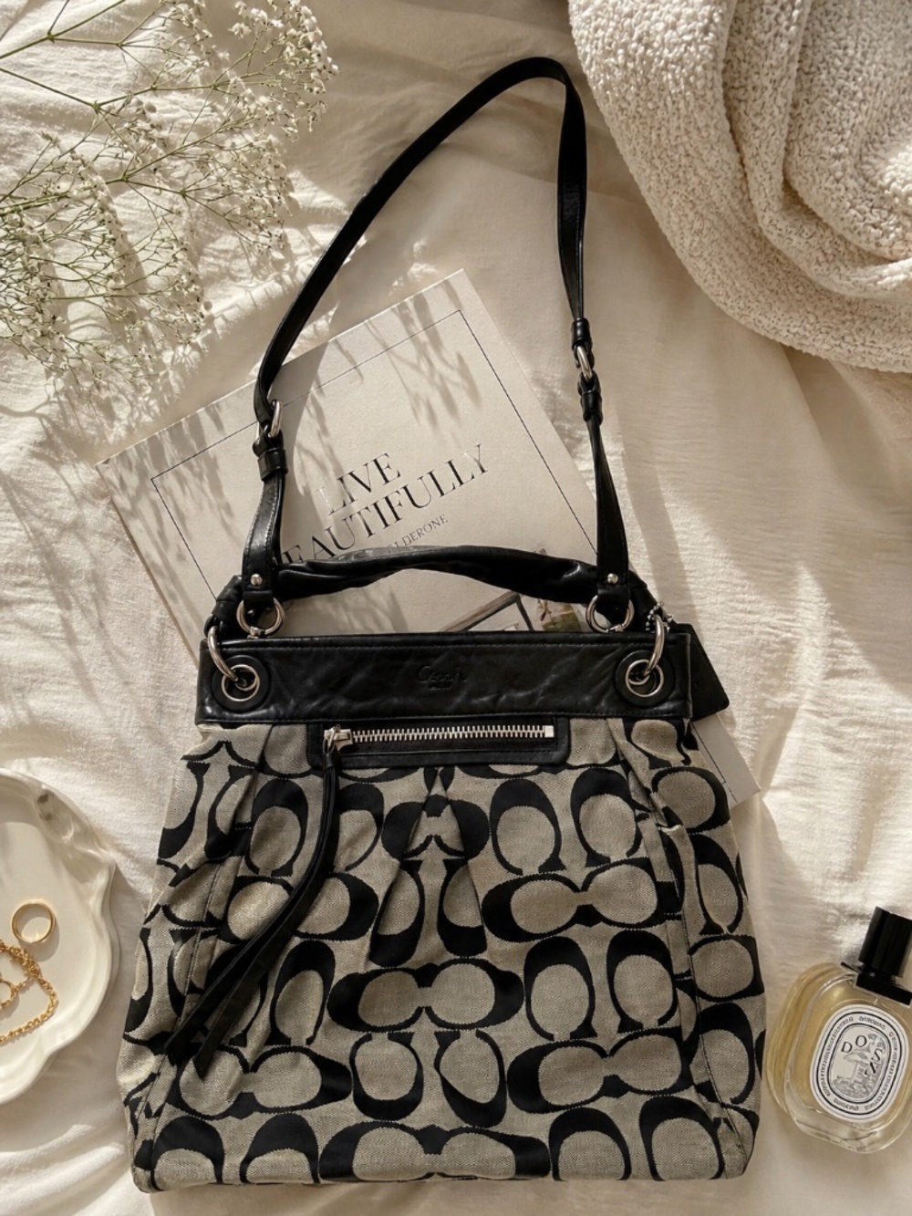 Coach Signature Canvas Shoulder Bag Black & Gray | Classic Monogram Purse